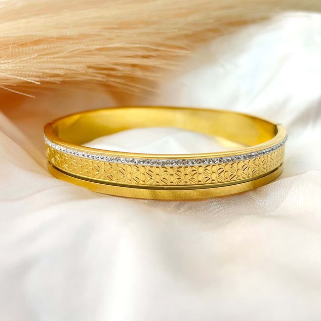 Baby Size Bracelet with Floral Design – Gold Finish