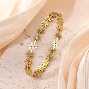 Golden Daisy Flower Bracelet for Women – Adjustable Floral Bracelet